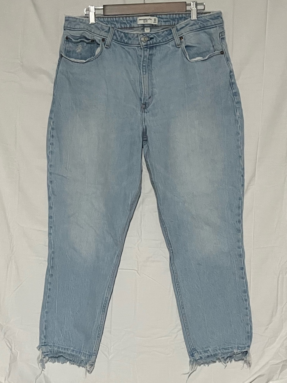 Abercrombie & Fitch Curve Love Women's The Mom High-Rise Crop Jeans